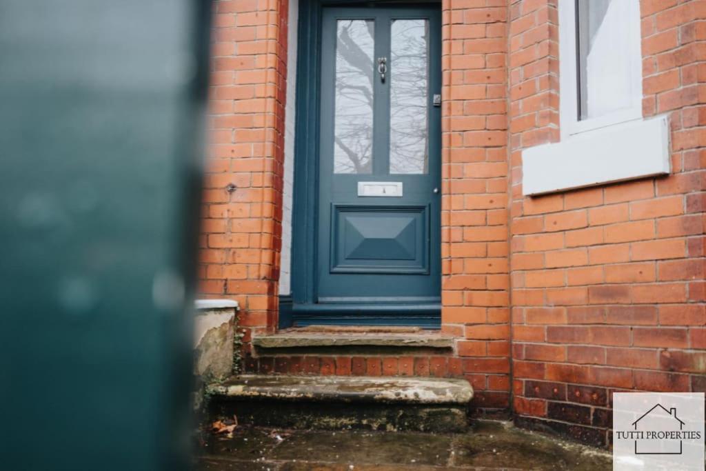 Elegant Home From Home - Manchester — Photos 1